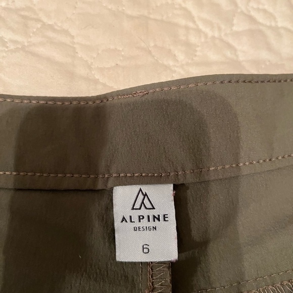 Alpine shorts size 6 - Picture 2 of 3